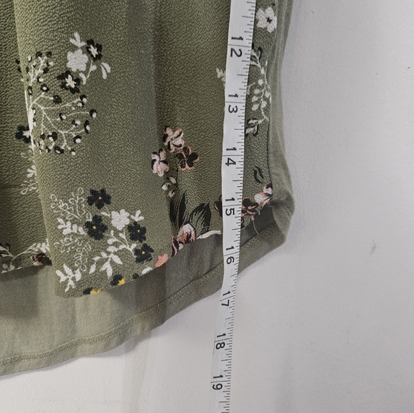 Janetchung Green Floral Tank Top! - Picture 5 of 6